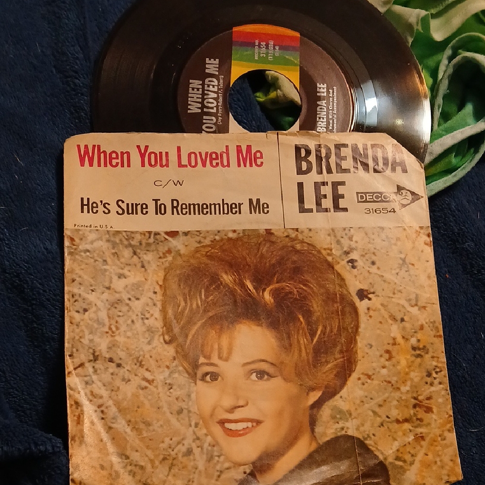 Brenda Lee‎ Vinyl Record 45rpm with Cover. "Hes Sure To Remember Me"